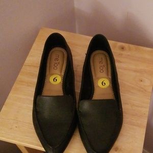 Me Too Black pointed dress shoes
